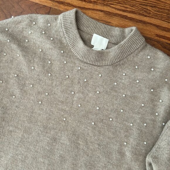 H&M Beige Faux Pearl Embellished Crewneck Sweater Size Medium Poly/Wool Blend - Picture 2 of 9